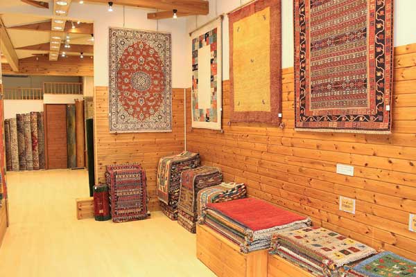 床に、壁に、家具の上に。用途豊富な手織りラグを扱う「クラフトワーク」 WEBマガジン【デザイン工務店】